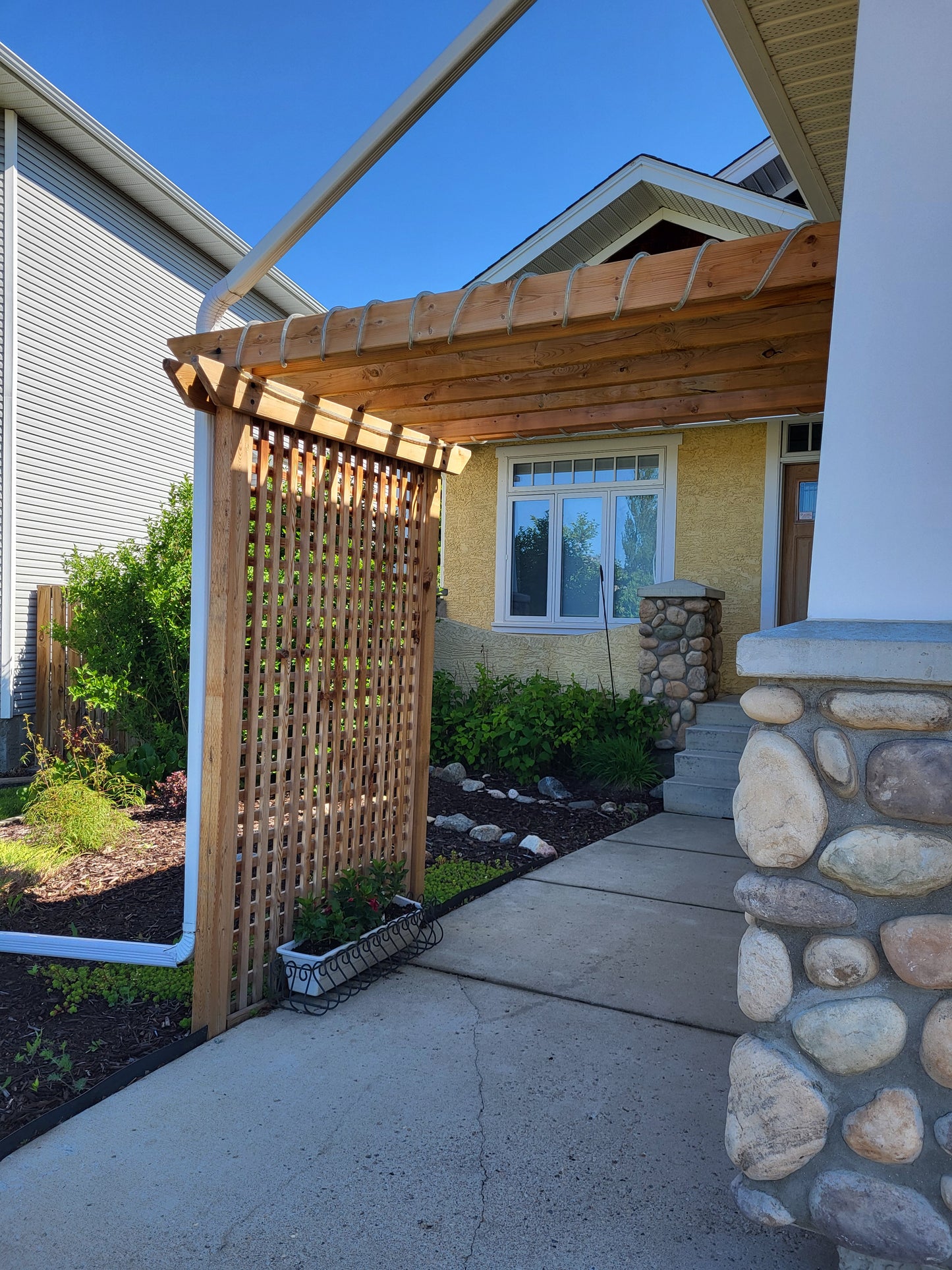 Eavestrough Pergola with Trellis