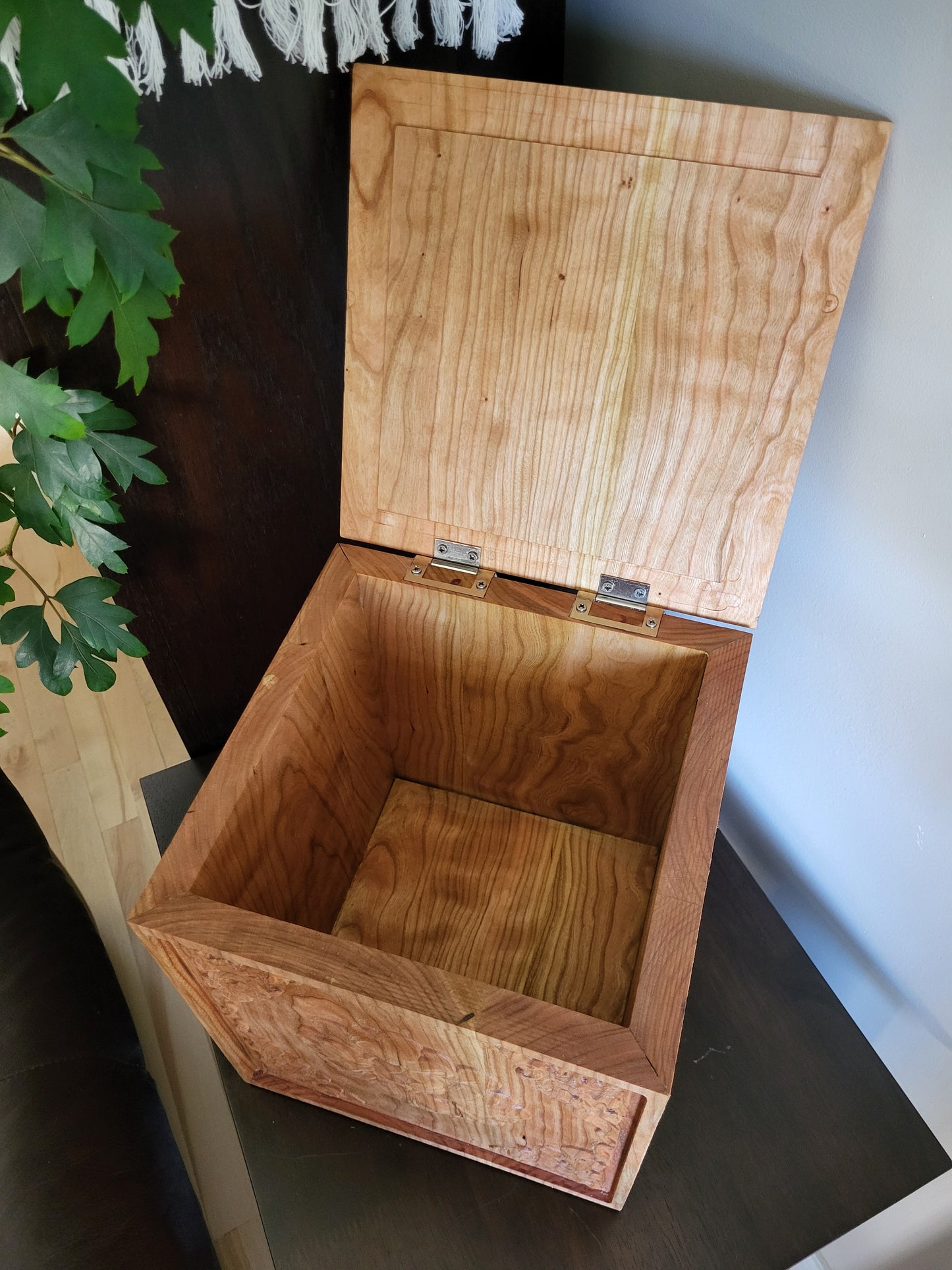 Urn (Cremains Box)